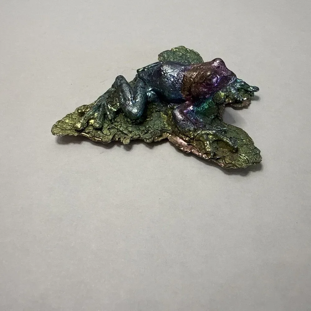 Bismuth crystal Rainbow Lucky Frog
